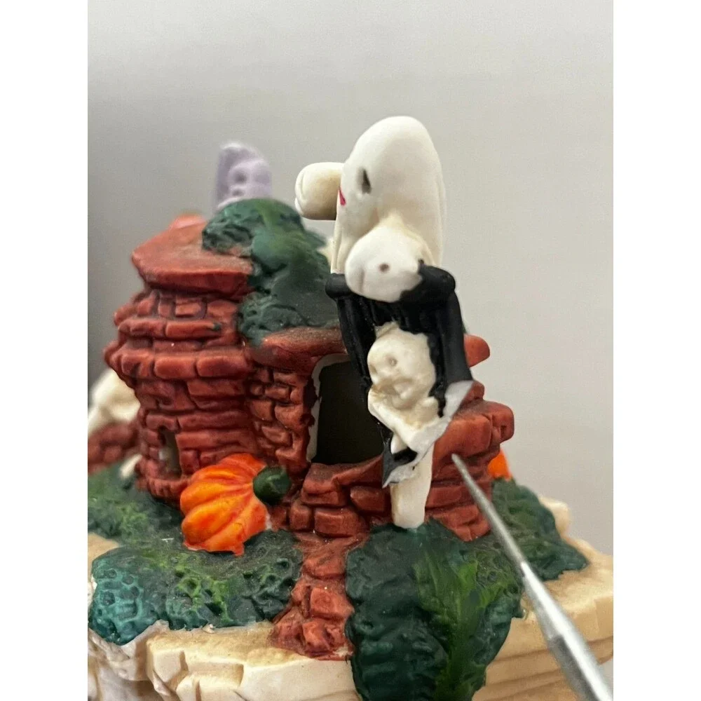 Porcelain Lighted Haunted House Halloween Ghost Pumpkin Skeleton Village READ
